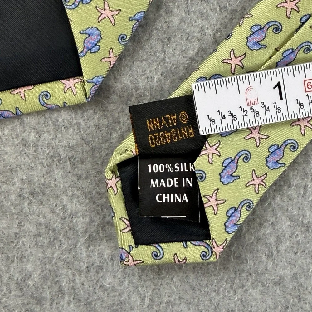 Vintage Alynn Neckwear Silk Seahorse Starfish Novelty Tie Green Handmade 60x3.25